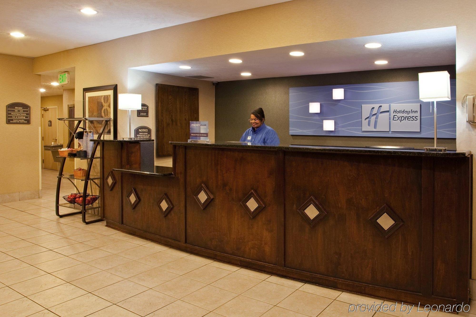 Quality Inn & Suites Oakwood Village - Cleveland South Exterior photo
