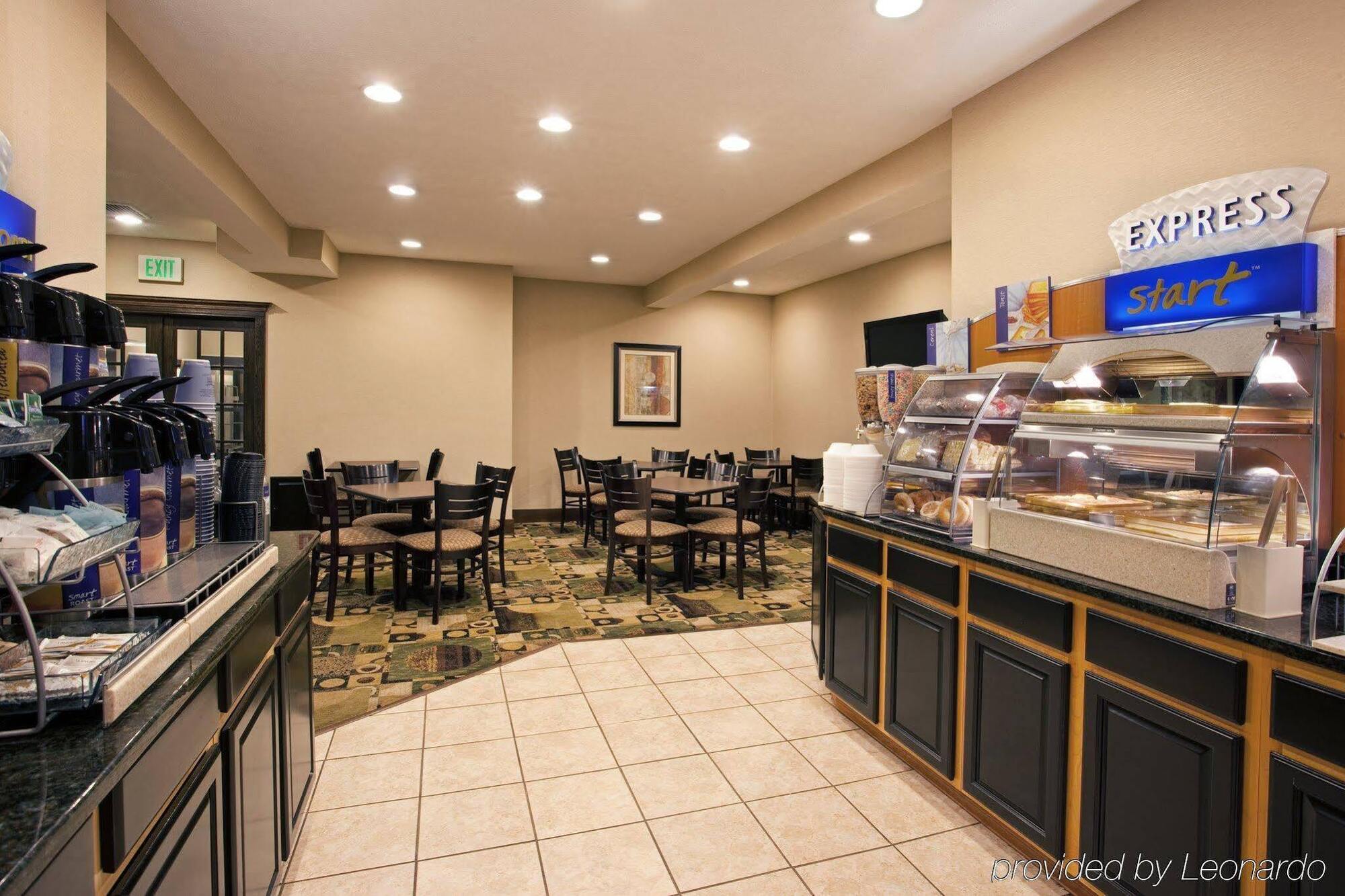Quality Inn & Suites Oakwood Village - Cleveland South Exterior photo